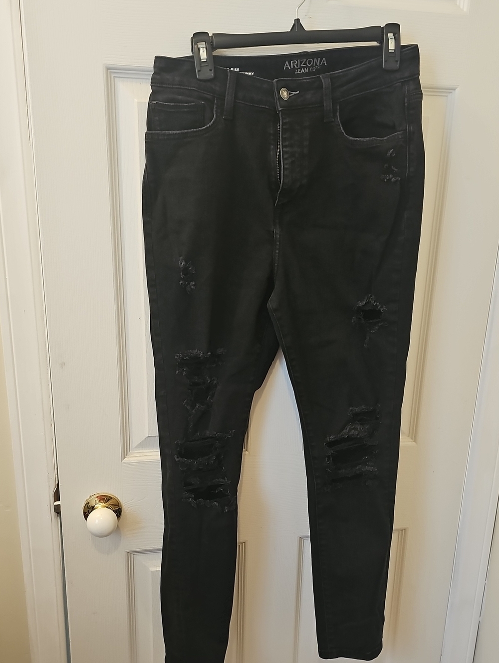 Arizona Jeans Co. Black Denim Jeans with Distressed Look